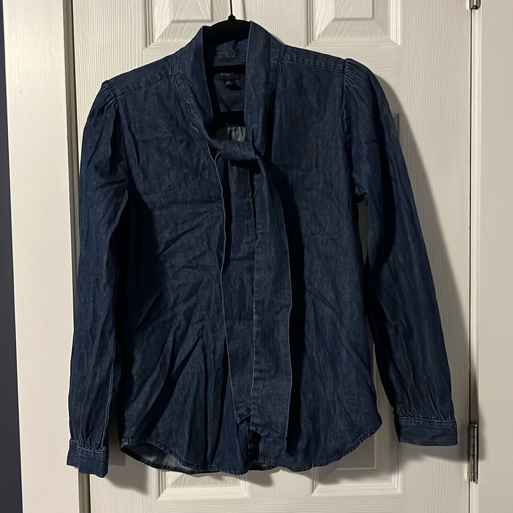 Long sleeved chambray top with bow